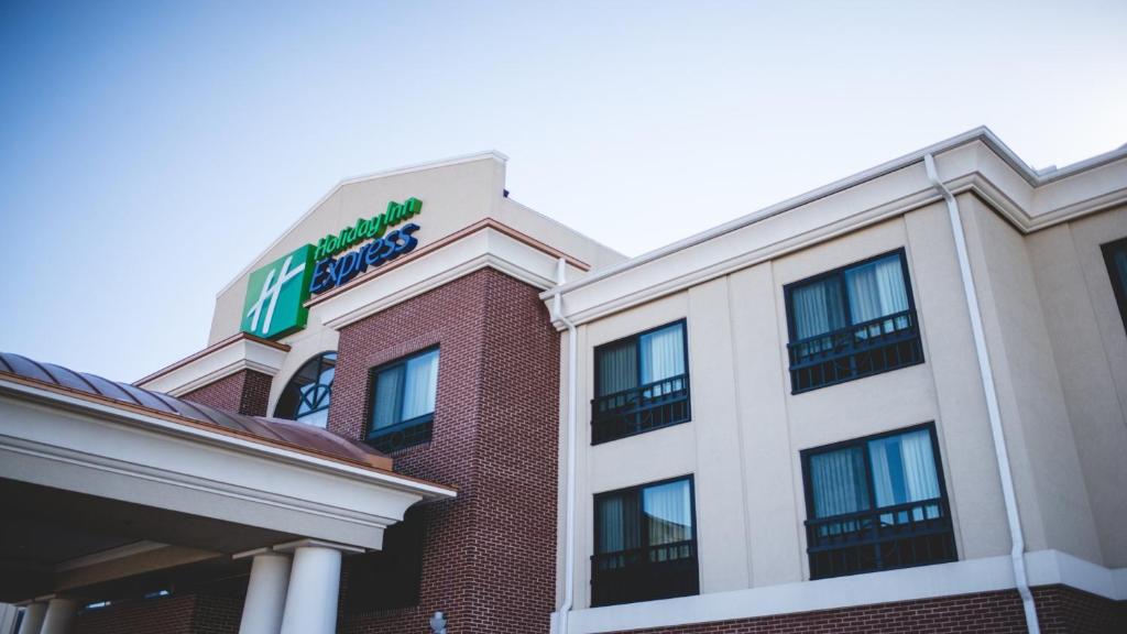 Holiday Inn Express & Suites Morton Peoria Area, an IHG Hotel